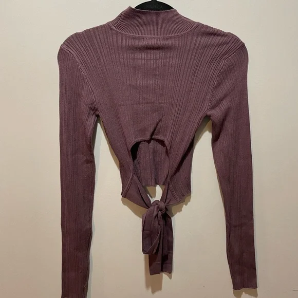 Open Back TurtleNeck - Picture 8 of 10